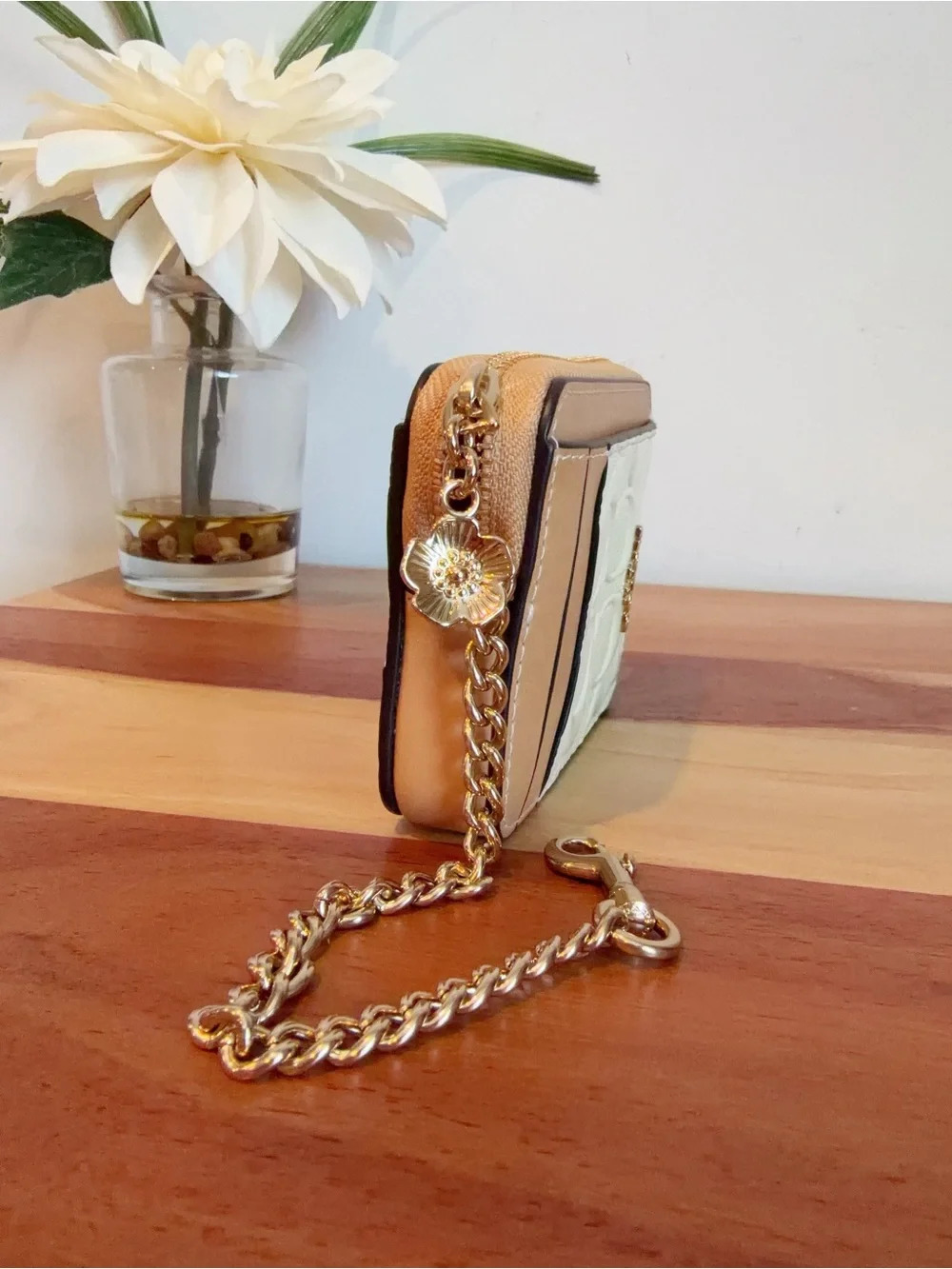 NWT Coach Zip Card Case In Signature Leather With Charm